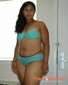 நீச்சல் ஆடை அணிந்த கவர்ச்சி